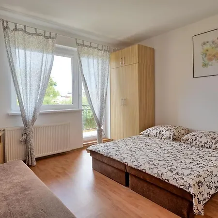 Goscinna 10 Pensión *